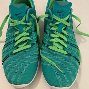 NWOT Nike Free TR 6
